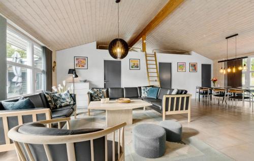 Lyngsbæk Strand House | Amazing Home In Ebeltoft With Sauna