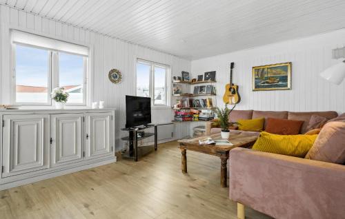 Havnsø House | Amazing Home In Føllenslev With Kitchen