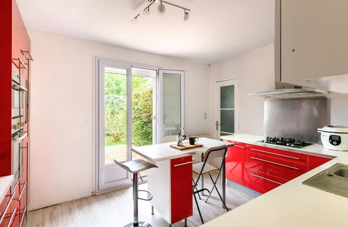 Joue-les-Tours House | Amazing home in Joué les Tours with WiFi