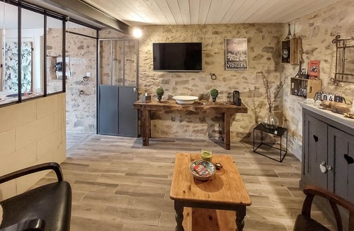 Frossay House | Amazing home in Frossay with WiFi
