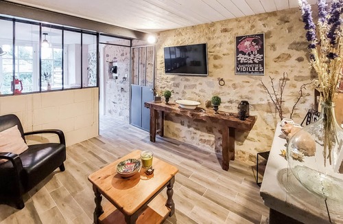 Frossay House | Amazing home in Frossay with WiFi
