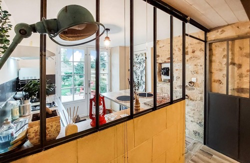 Frossay House | Amazing home in Frossay with WiFi