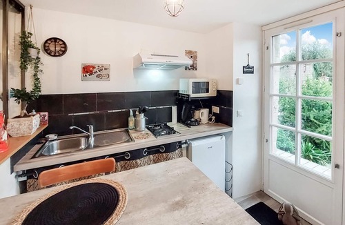 Frossay House | Amazing home in Frossay with WiFi