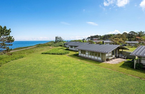 Smidstrup Strand House | Amazing home in Gilleleje with kitchen