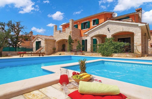 Gajana House | Amazing home in Golubovo
