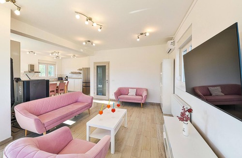 Neoric House | Amazing home in Gornji Muc
