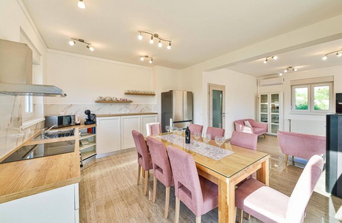 Neoric House | Amazing home in Gornji Muc