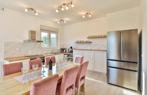 Neoric House | Amazing home in Gornji Muc