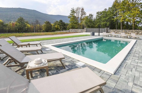 Gracac House | Amazing home in Gracac with kitchen