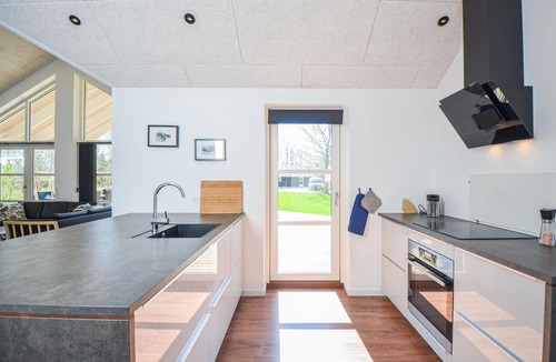 Grena Strand House | Amazing home in Grenaa with kitchen