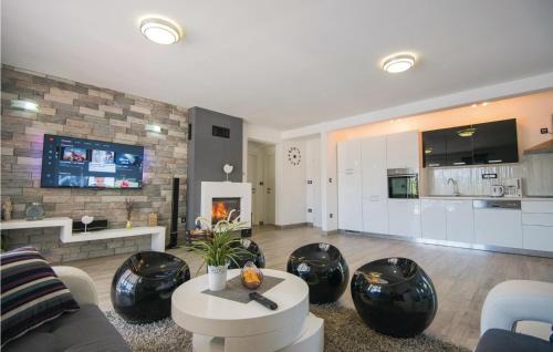 Grubine House | Amazing Home In Grubine
