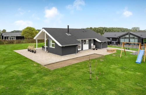 Flovt Strand House | Amazing home in Haderslev with sauna