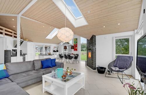 Flovt Strand House | Amazing home in Haderslev with WiFi