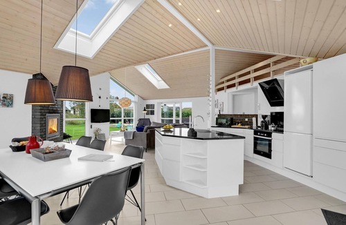 Flovt Strand House | Amazing home in Haderslev with WiFi