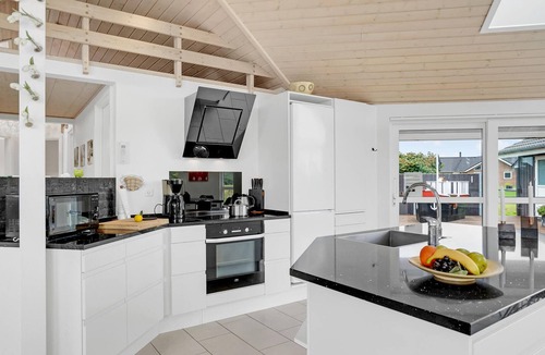 Flovt Strand House | Amazing home in Haderslev with WiFi