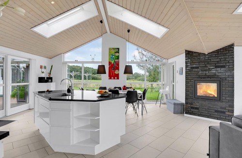 Flovt Strand House | Amazing home in Haderslev with WiFi