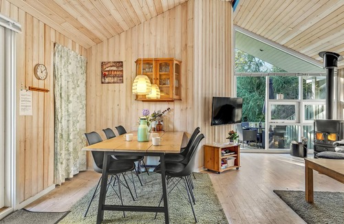 Oster Hurup House | Amazing home in Hadsund with kitchen