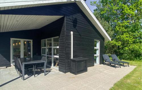 Hou House | Amazing Home In Hals With Kitchen