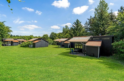 Hampen House | Amazing home in Hampen with WiFi