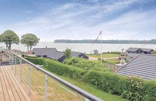 Hejlsminde House | Amazing home in Hejls with house sea view