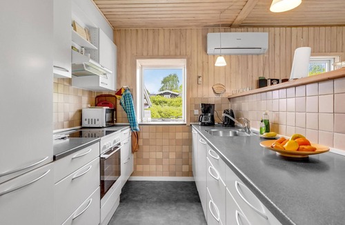 Hejlsminde Strand House | Amazing home in Hejls with sauna