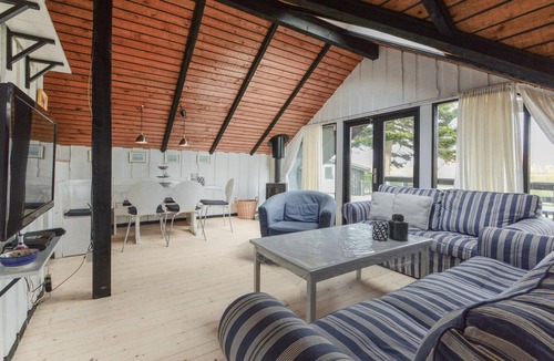 Hejlsminde Strand House | Amazing home in Hejls with WiFi