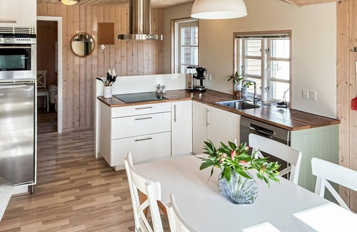 Falen House | Amazing home in Hemmet with kitchen