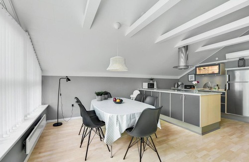 Bork Havn House | Amazing home in Hemmet with kitchen