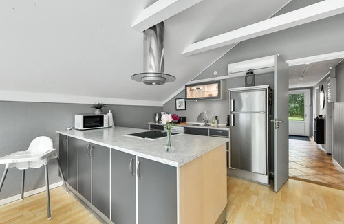 Bork Havn House | Amazing home in Hemmet with kitchen