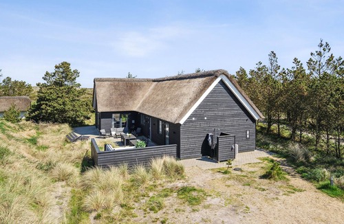 Henne Strand House | Amazing home in Henne with kitchen