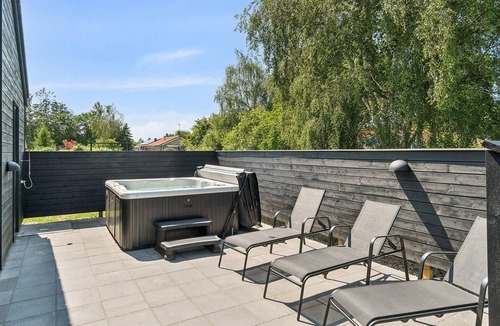 Hoensinge House | Amazing home in Højby with sauna