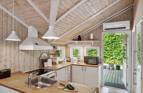 Hornbaek House | Amazing home in Hornbæk with kitchen