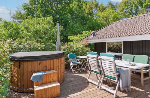 Hornbaek House | Amazing home in Hornbæk with kitchen