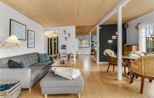 Hornslet House | Amazing Home In Hornslet With Kitchen