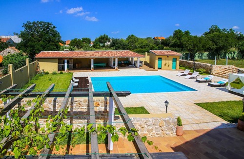 Sveti Filip i Jakov House | Amazing home in Gornje Rastane with sauna