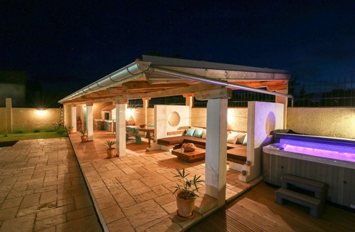 Sveti Filip i Jakov House | Amazing home in Gornje Rastane with sauna