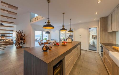 Sveta Jelena House | Amazing Home In Moscenicka Draga With Sauna