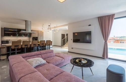 Rovinjsko Selo House | Amazing home in Rovinjsko Selo with sauna