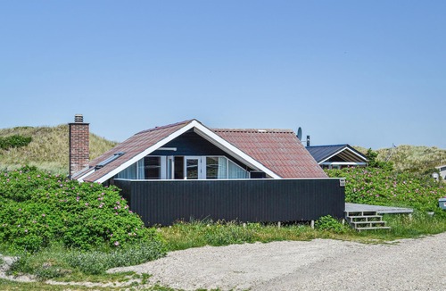 Bjerregard Strand House | Amazing home in Hvide Sande with WiFi