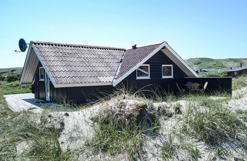 Bjerregard Strand House | Amazing home in Hvide Sande with WiFi