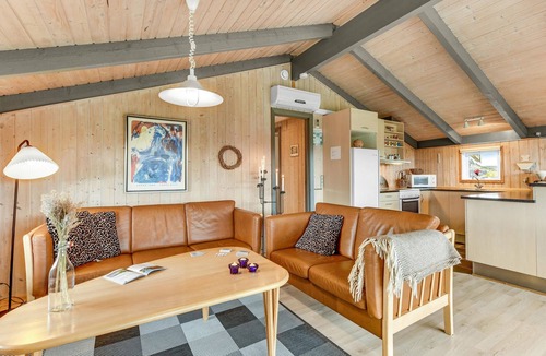Bjerregaard House | Amazing home in Hvide Sande with WiFi