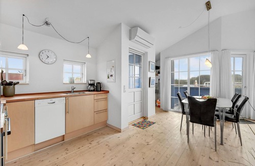 Nørre Lyngvig House | Amazing home in Hvide Sande with WiFi