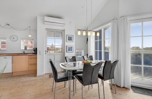Nørre Lyngvig House | Amazing home in Hvide Sande with WiFi