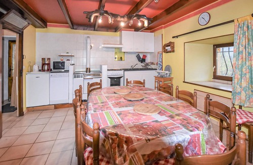 Intres House | Amazing home in Intres with WiFi