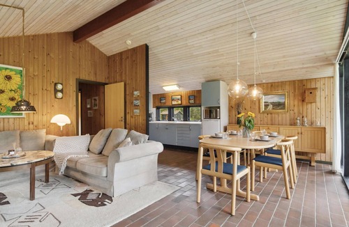 Bratten Strand House | Amazing home in Jerup with kitchen