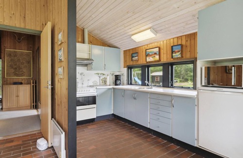 Bratten Strand House | Amazing home in Jerup with kitchen