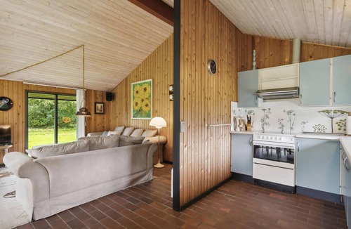 Bratten Strand House | Amazing home in Jerup with kitchen