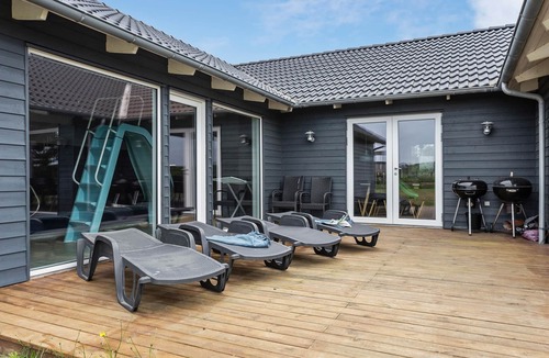 Bratten Strand House | Amazing home in Jerup with sauna