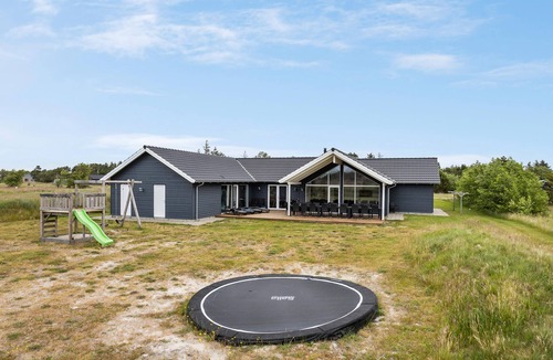 Bratten Strand House | Amazing home in Jerup with sauna