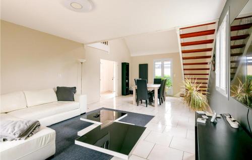 Joue-les-Tours House | Amazing Home In Joué Les Tours With Wifi